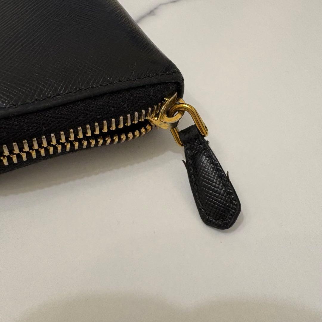 PRADA ラウンドジップ