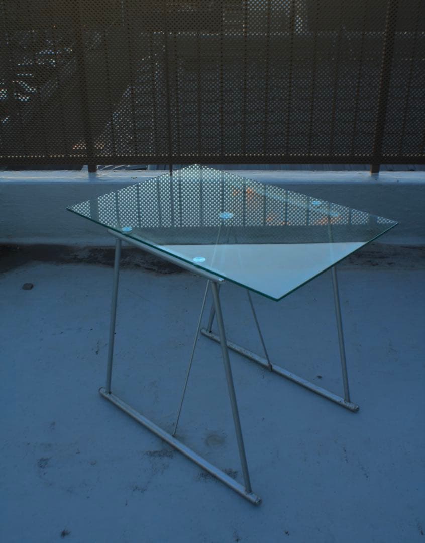 ポストモダン ガラステーブル