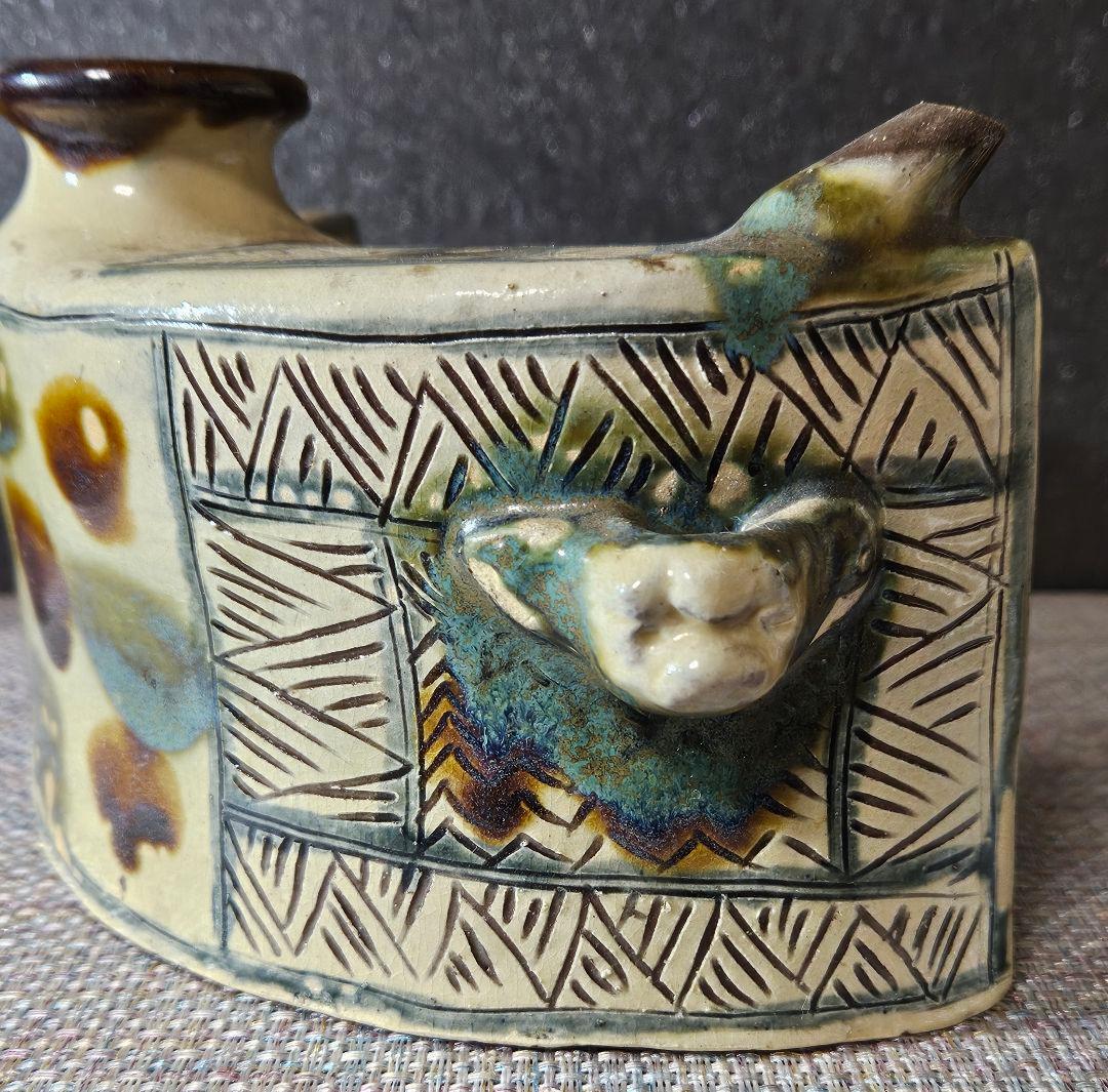 古作品】古琉球　沖縄　壺屋焼　やちむん　獣面　無銘　陶器製　抱瓶　三日月型酒器