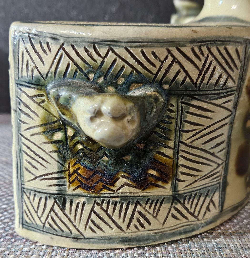古作品】古琉球　沖縄　壺屋焼　やちむん　獣面　無銘　陶器製　抱瓶　三日月型酒器