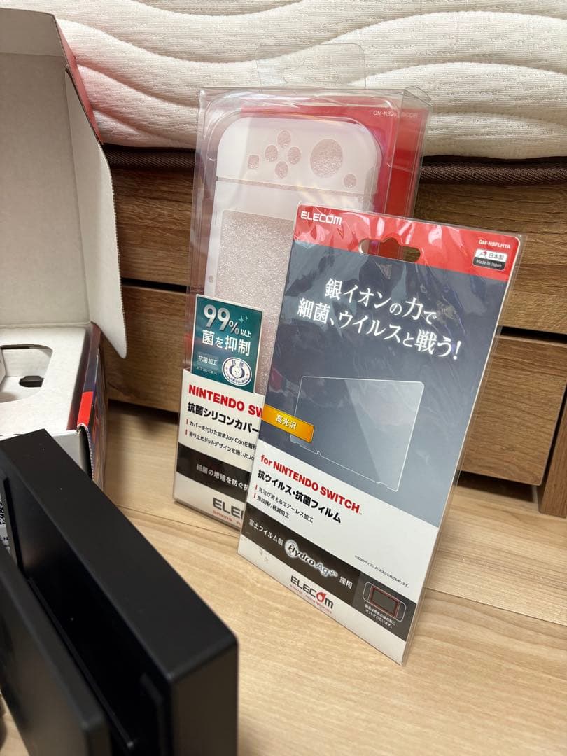美品 Nintendo Switch本体 フルセット＋別購入フィルム・カバー付き