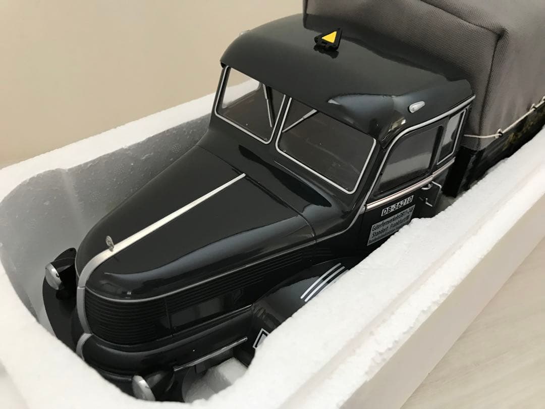 ROAD KINGS 1/18 KruppTitan SWL 80 ダークグレー