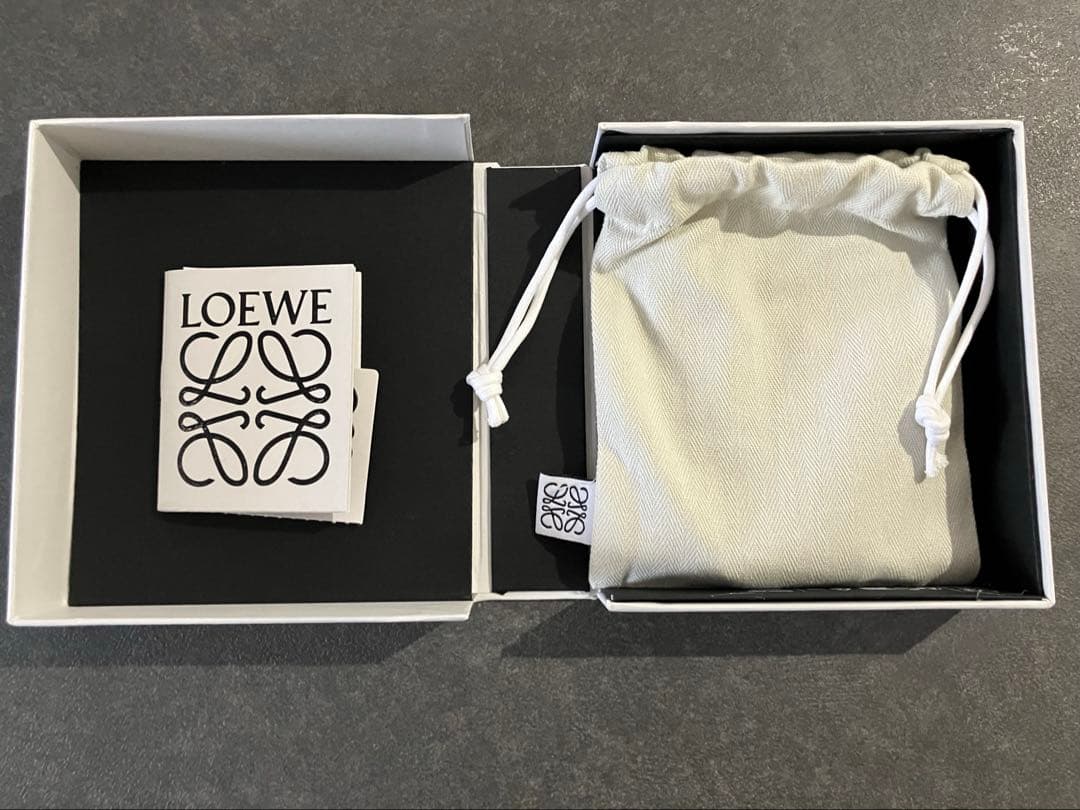 【新品未使用】 LOEWE グレー カード ケース・小銭入れ
