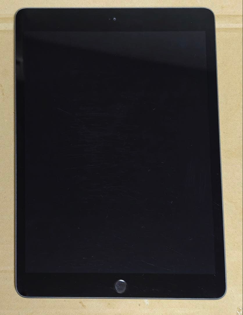 iPad 第8世代 32GB Wi-Fiモデル Apple タブレット グレー