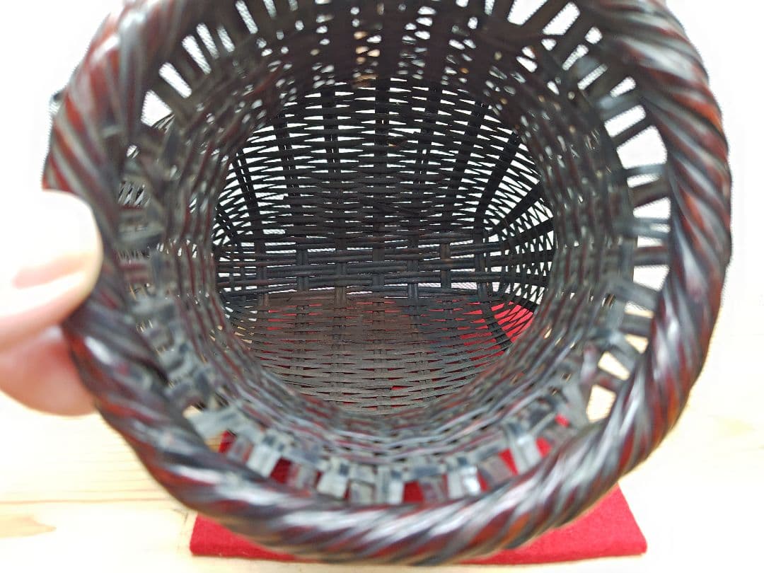 送料込【逢絢亭】茶道具 花入 花籠 花篭 唐物写 落としは竹製 篭師 鈴木竹朋斎