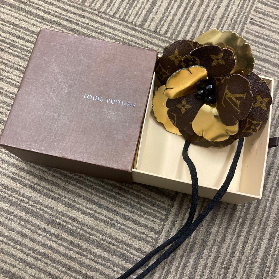 ルイヴィトン　プロッシュフルール　コサージュ