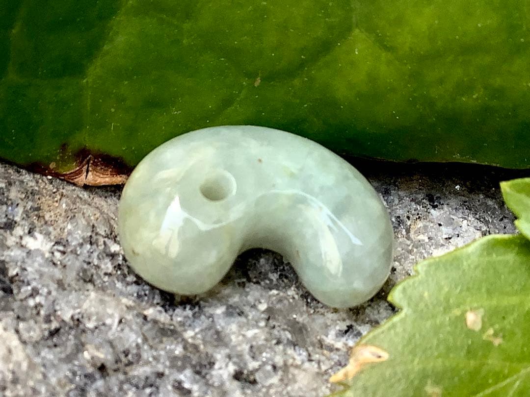 ✳極上肌‼️氷紋様‼️ ソーティング付アイスジェイド糸魚川翡翠勾玉本物‼️高額材料使用