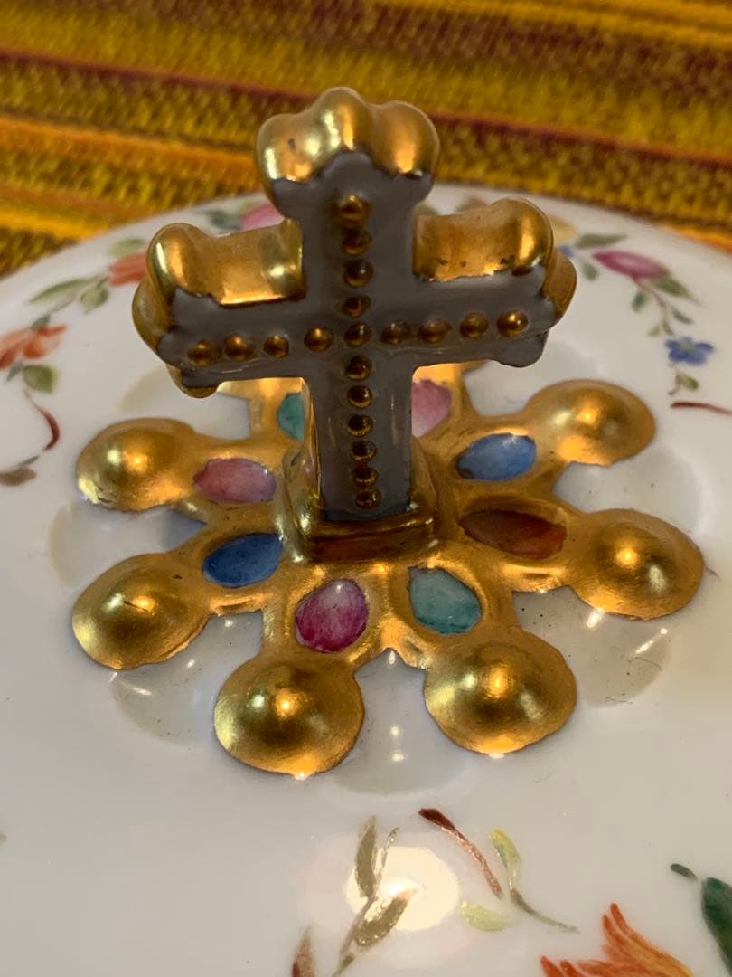 フランス製　アンティーク　リモージュ焼きの金彩とフルーツ花柄が素晴らしい蓋物！