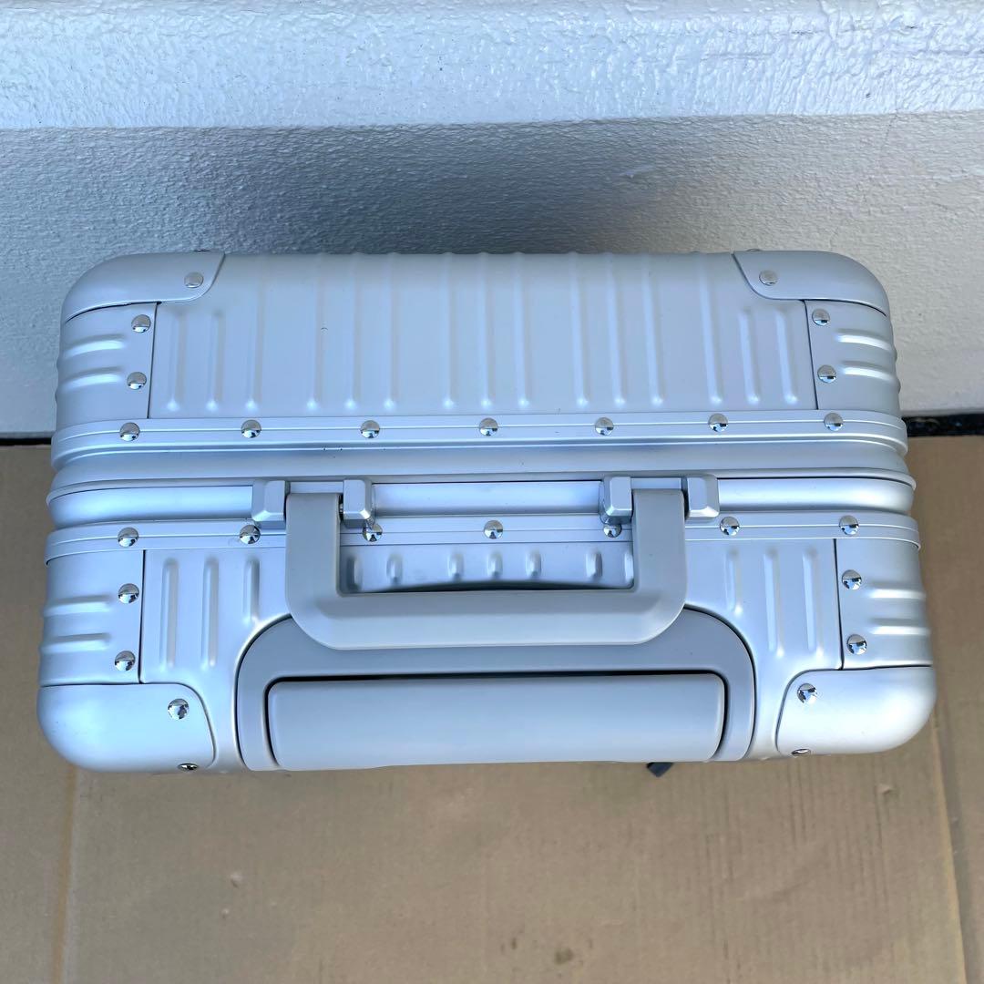 メルセデスベンツ オリジナル アルミ スーツケース TSAロック 四輪 シルバー