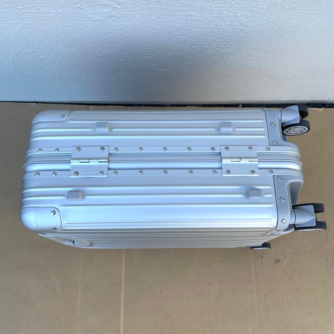 メルセデスベンツ オリジナル アルミ スーツケース TSAロック 四輪 シルバー