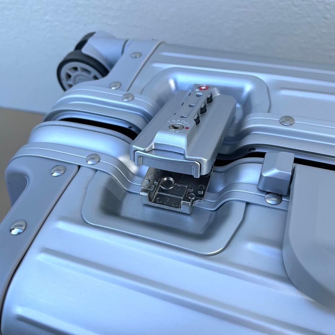 メルセデスベンツ オリジナル アルミ スーツケース TSAロック 四輪 シルバー