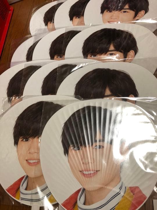 長尾謙杜　なにわ男子　団扇