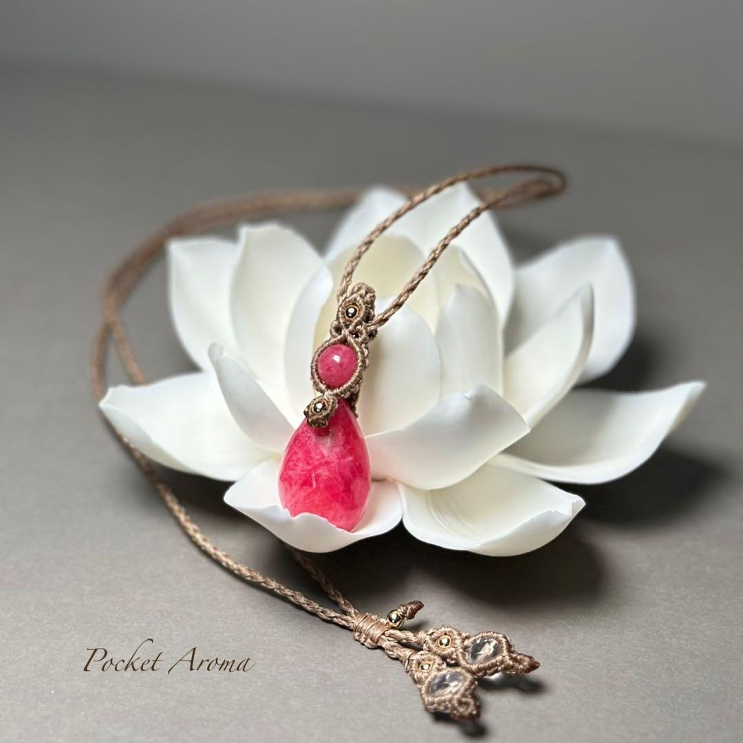 『深璦』ロードナイトとロードナイトシリカのマクラメペンダントネックレス