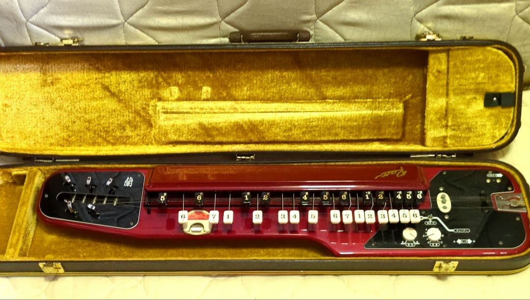 スズキ 電気大正琴 蘭 赤 ケース付き 5弦