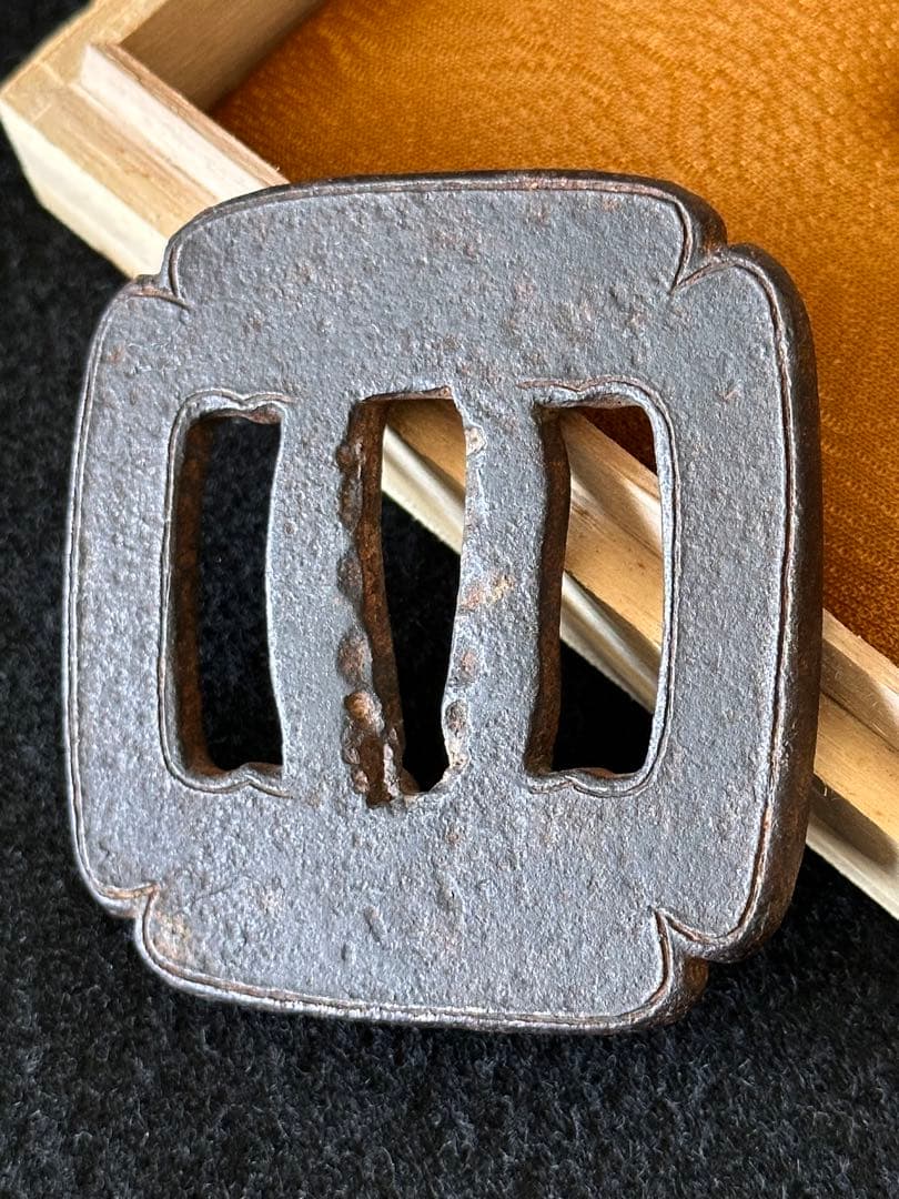 古美術　鉄地刀鍔　古刀剣装具　　時代物　25CA