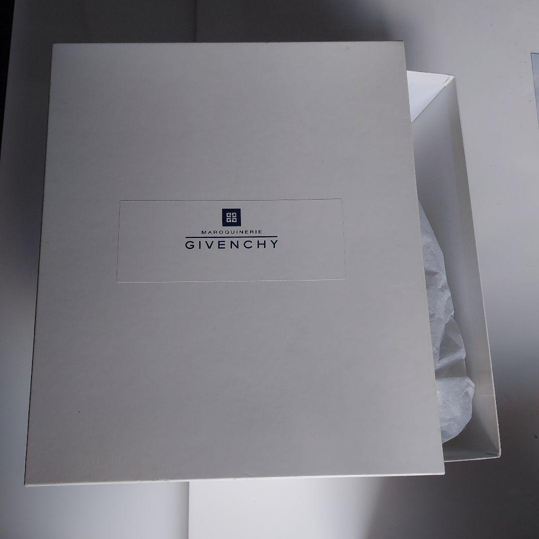 Givenchy　ハンドバッグ　フォーマル　冠婚葬祭にもOK　 ブラック