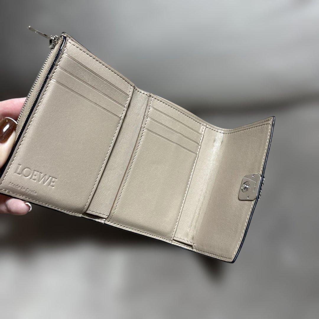LOEWE ベージュ 三つ折り財布