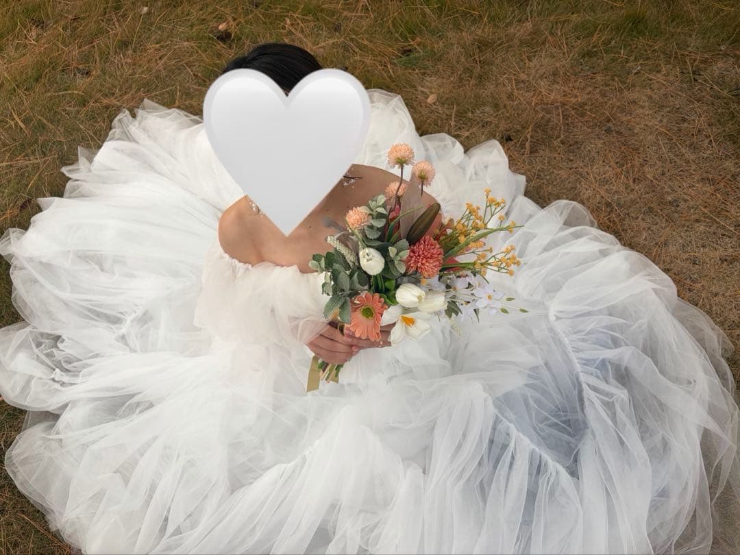 ホワイトオフショルダー　ウェディングドレス　ハツコエンドウruna風