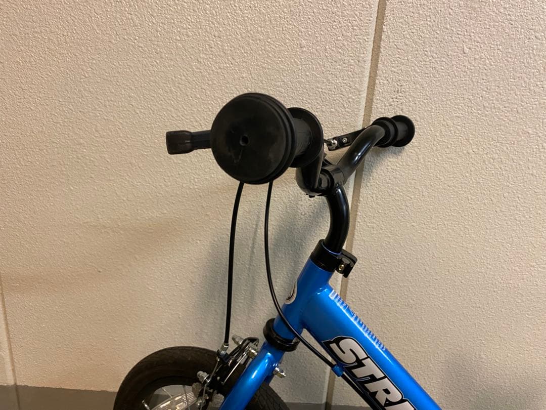 超美品⭐︎都内引渡し可能ストライダー 14x ブルー スタンド付き 14インチ