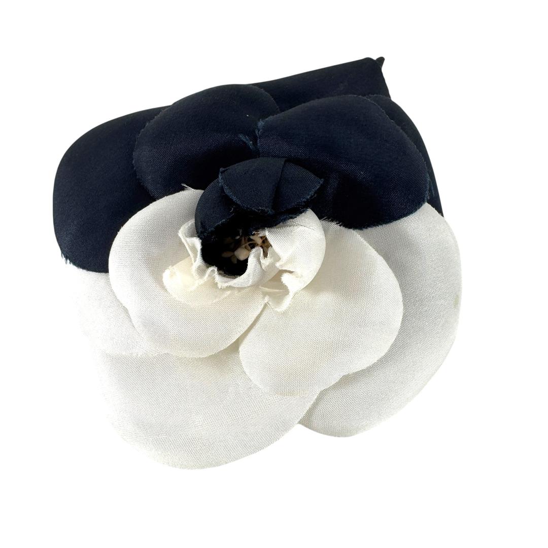 ■シャネル■カメリア■ブローチ■コサージュ■ホワイト×ネイビー系