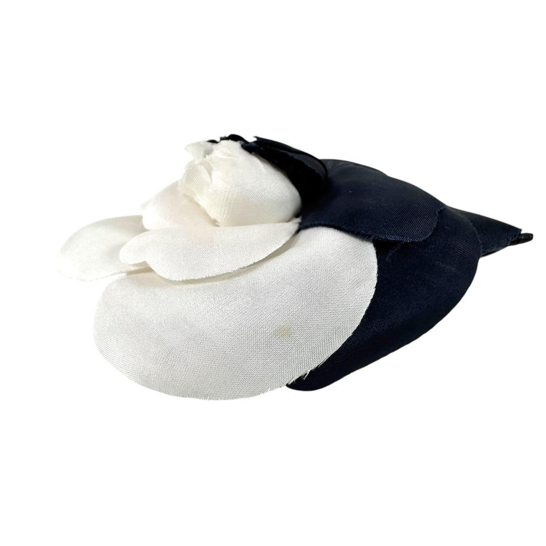 ■シャネル■カメリア■ブローチ■コサージュ■ホワイト×ネイビー系