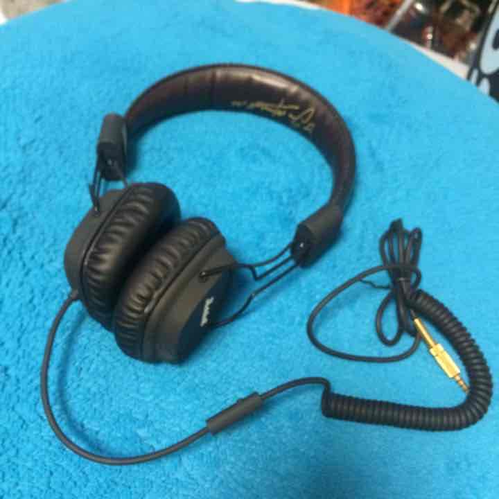 ヘッドホン Marshall HEADPHONES