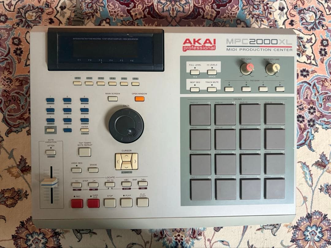 AKAI MPC2000XL サンプラー(中古)