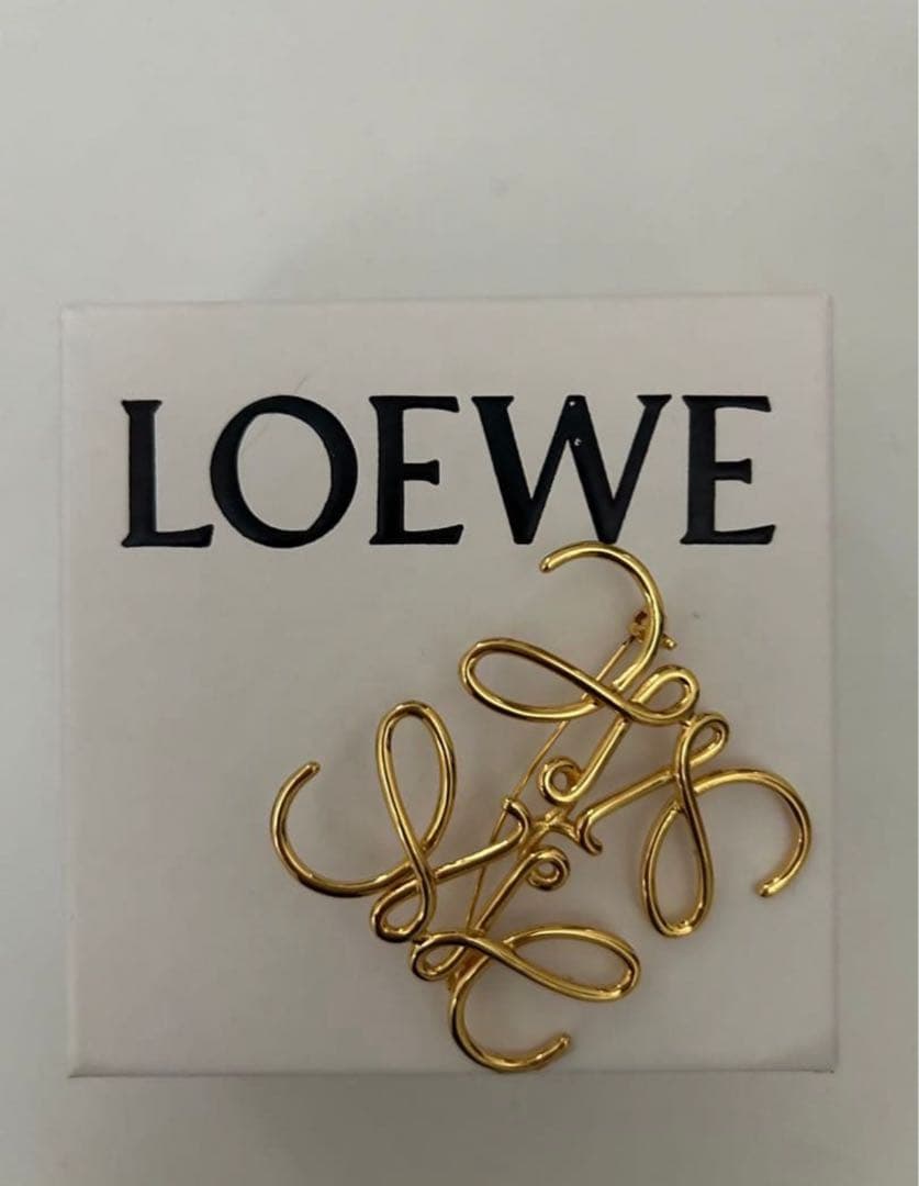 ☆土日限定！大幅値下げ！☆LOEWE ゴールド ブローチ