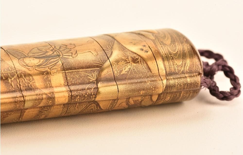 桃太郎の金蒔絵印籠　銘：松花斎（根付　鯉・魚）