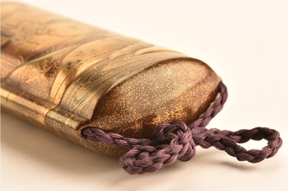 桃太郎の金蒔絵印籠　銘：松花斎（根付　鯉・魚）