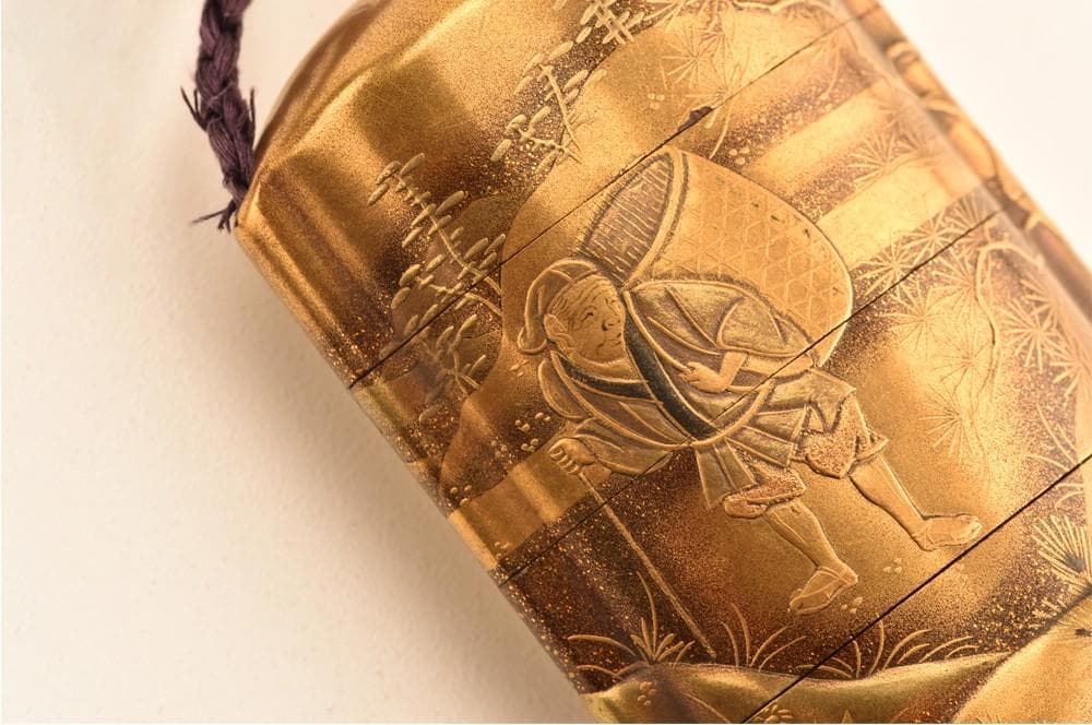 桃太郎の金蒔絵印籠　銘：松花斎（根付　鯉・魚）