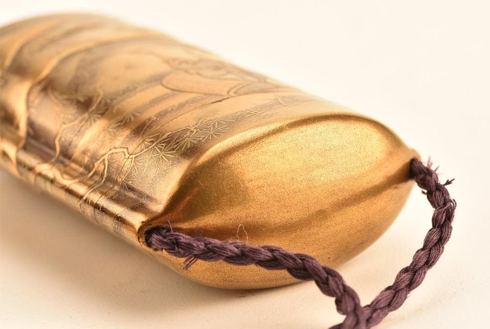 桃太郎の金蒔絵印籠　銘：松花斎（根付　鯉・魚）