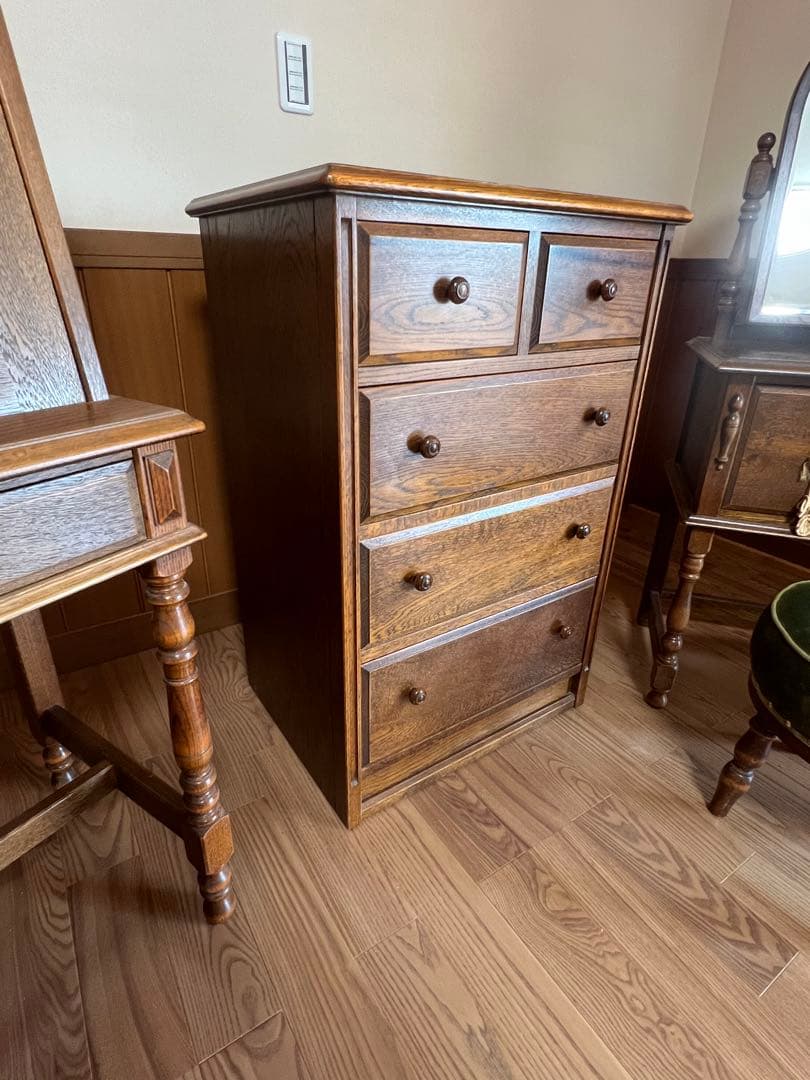 カントリーハウス　ドレッサー、椅子、デスク、チェスト