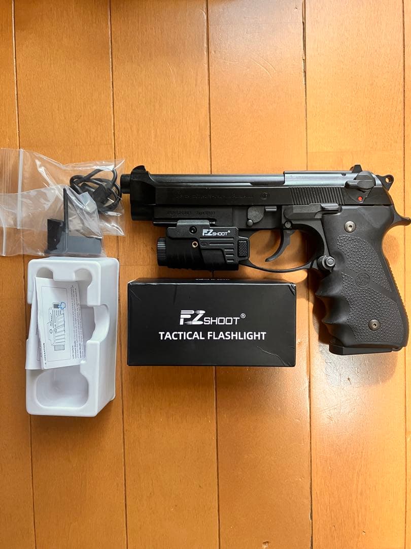 最終値下げ！マルイ　ベレッタ M9A1ガスブロ　レーザーライト、実銃グリップ付き