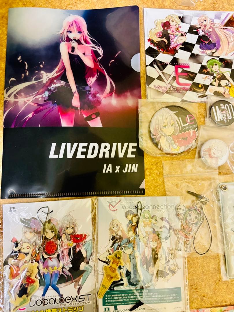 LIVEDRIVE IA x JIN GUMI 缶バッジ　キーホルダー　セット
