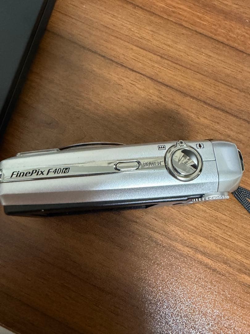 Fujifilm FinePix F40 コンパクトデジタルカメラ