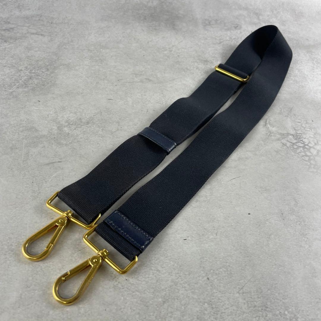 入手困難✨ プラダ PRADA ショルダーストラップ ロゴ金具 ユニセックス