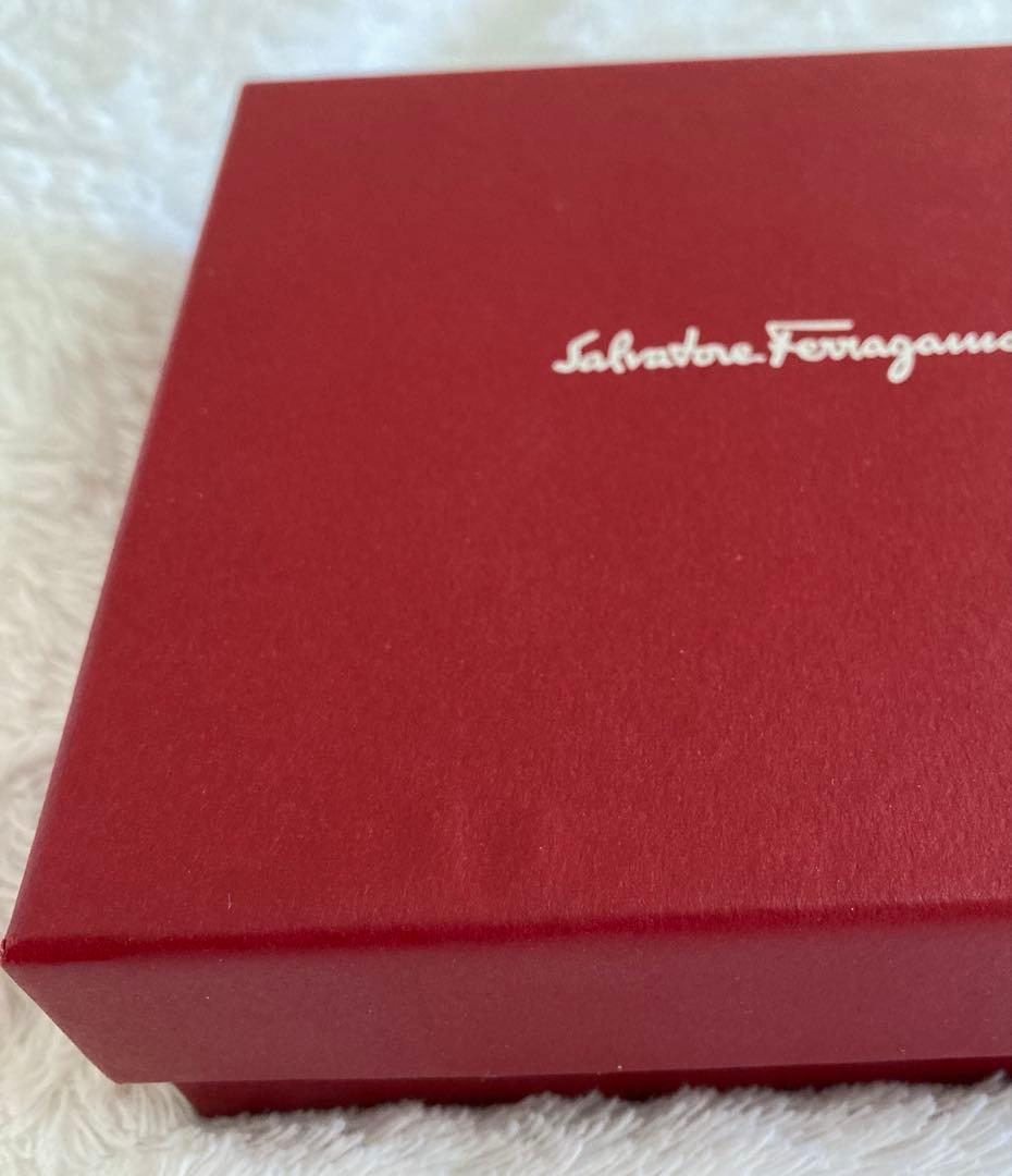 【お値下げ中】Salvatore Ferragamo 財布　ヴァラ　フェラガモ