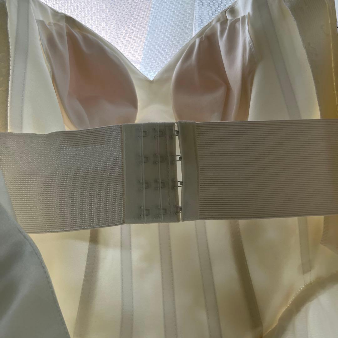 L*い様 最終お値下げ！超美品！エニーブライダル　長いトレーン　ゴージャスです