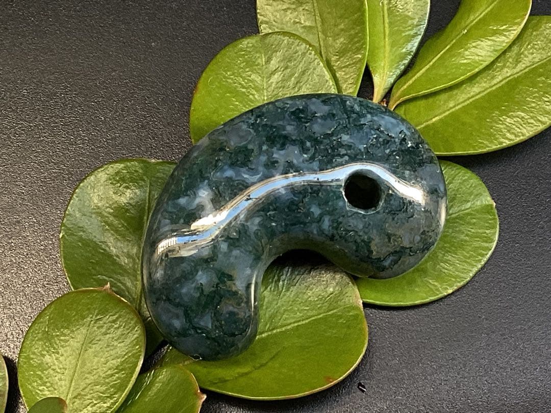 ✳超希少数の*幸運金運の黄色入り出雲勾玉【碧玉】　20万円以上のお値段鑑別書付