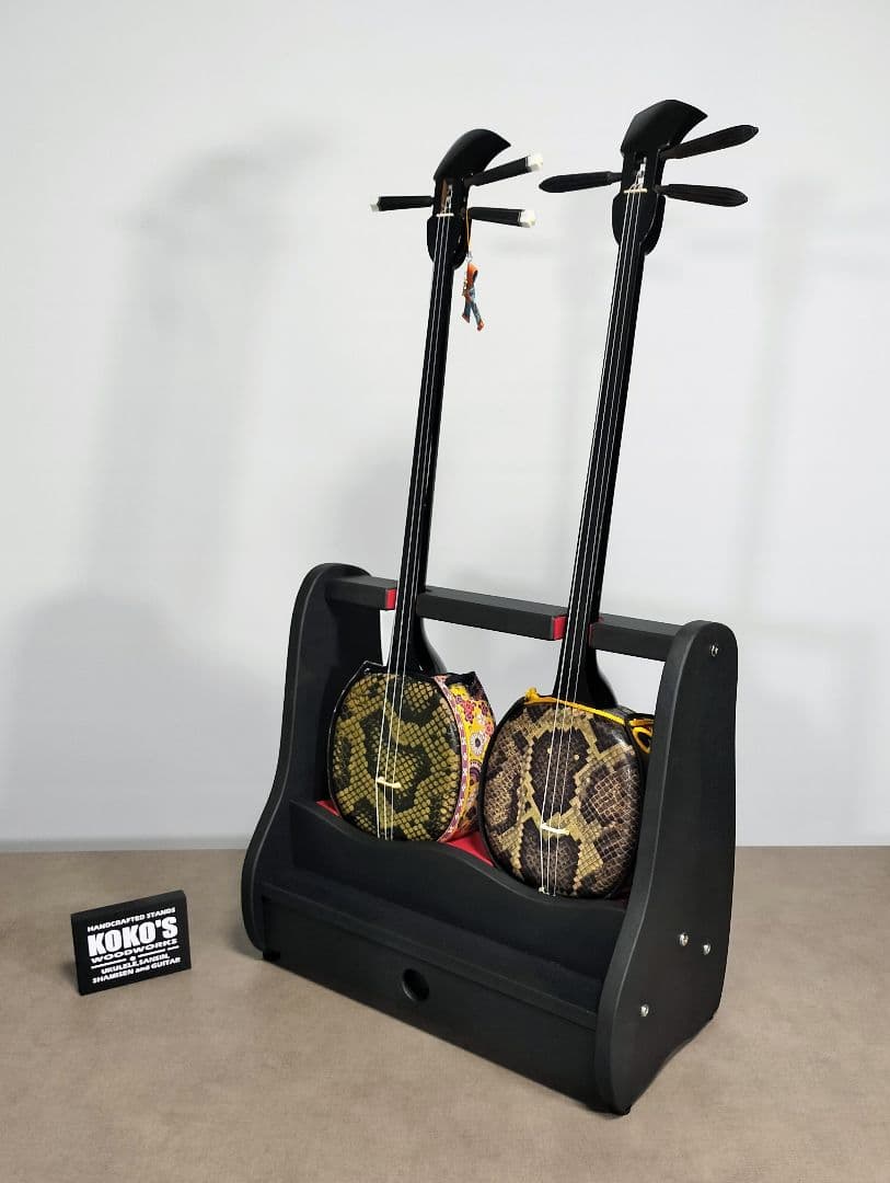 ♪手作り　沖縄三線スタンド　正面向き2丁並び引き出し付き♪