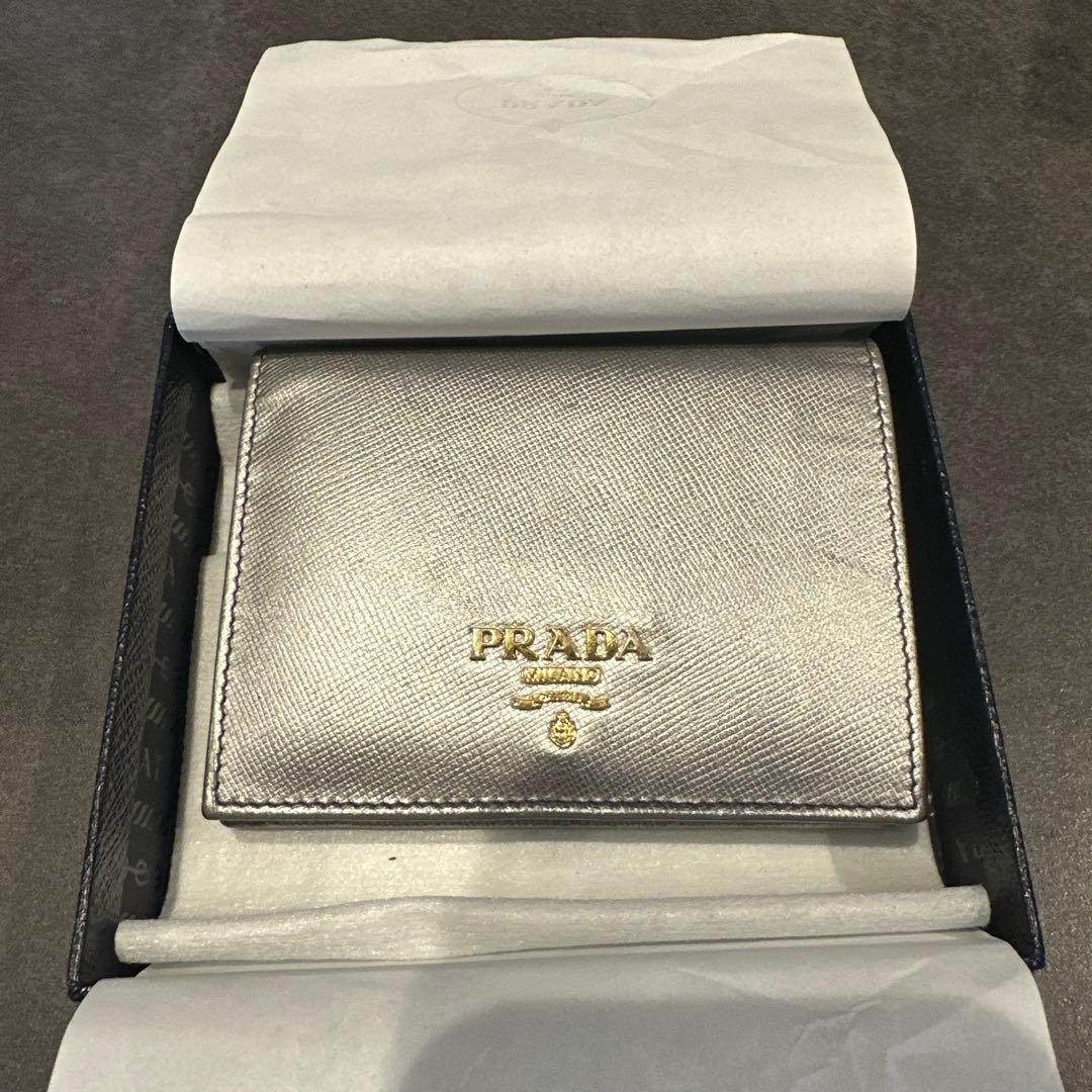 PRADA シルバー 二つ折り財布