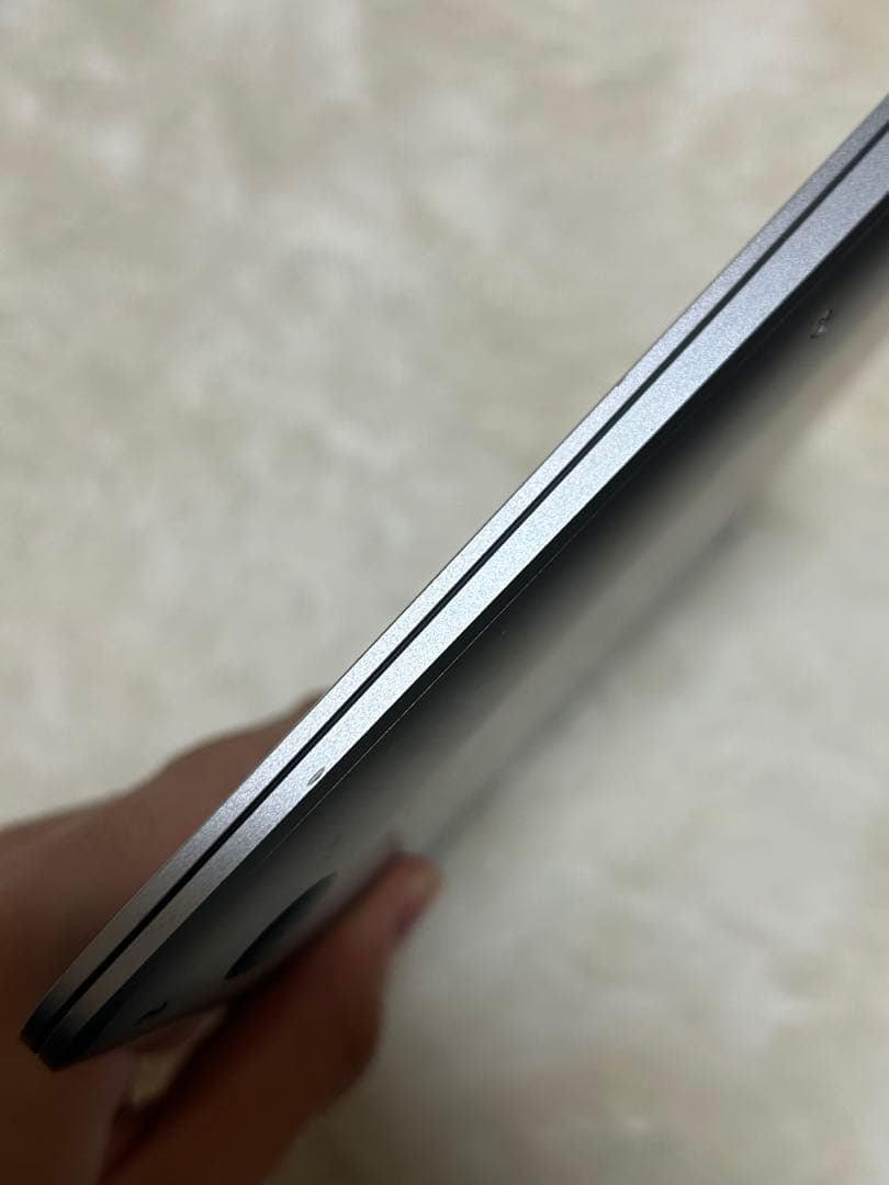 M1 MacBook airスペースグレー USB-Cポート x2