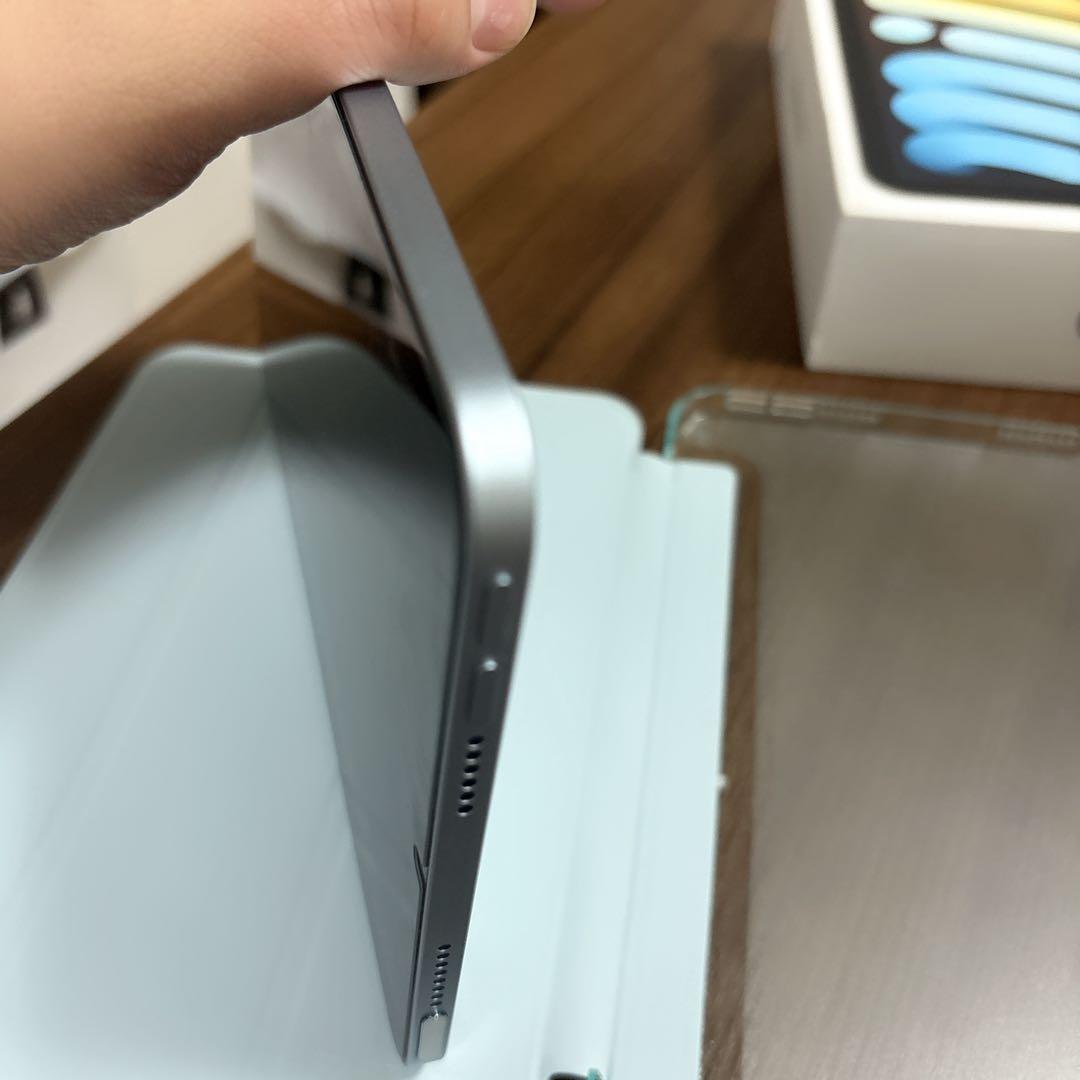 ほぼ未使用品　AppleiPad mini第7世代（A17pro）