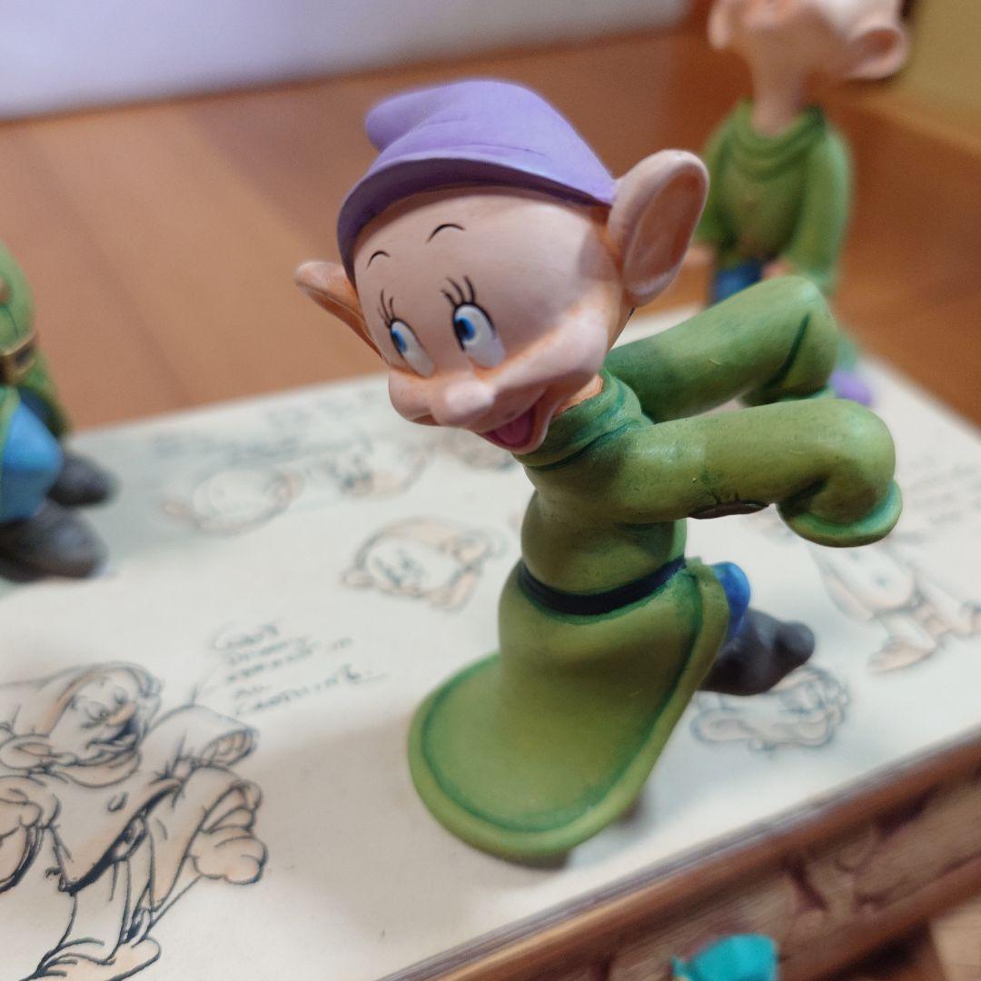 【美品】　ディズニー白雪姫の小人のフィギュア付きボックス