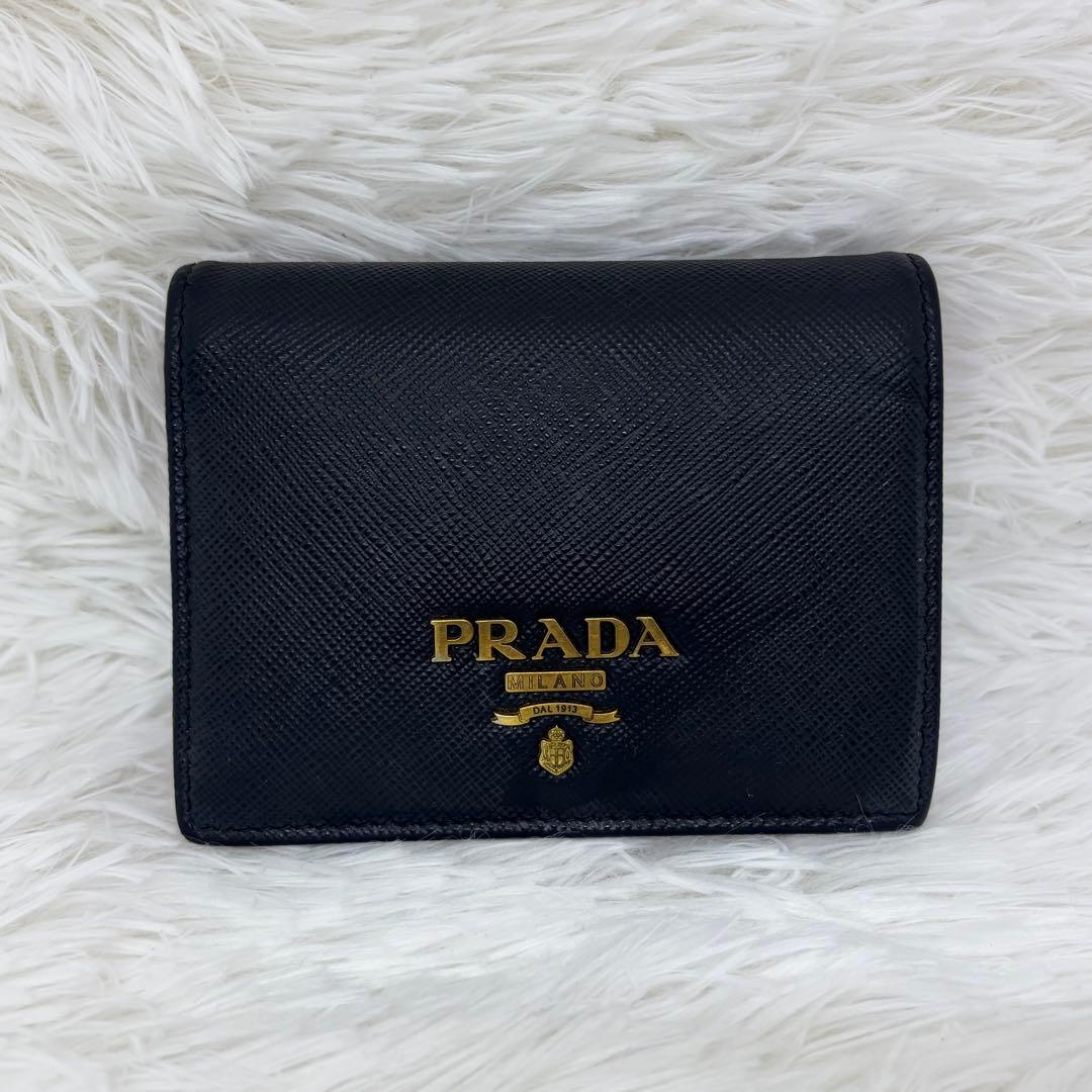 美品✨️プラダ 二つ折り財布 レザー バイカラー　サフィアーノ 黒 ピンク