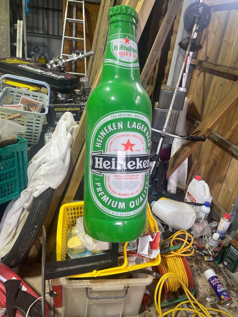 ハイネケン　巨大立体電飾ディスプレー