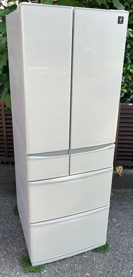 シャープ大型6ドア冷凍冷蔵庫445L　横縞模様LED照明自動製氷機能付き19年製