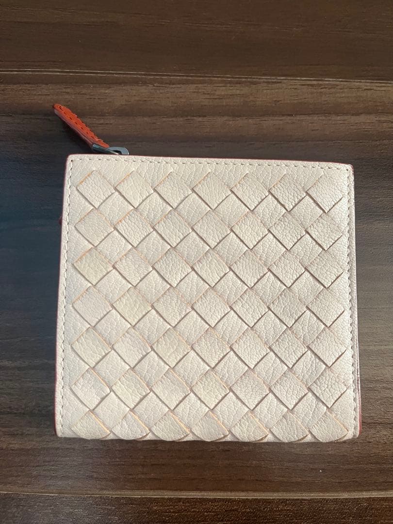 ボッテガ　アイボリー レザー 二つ折り財布