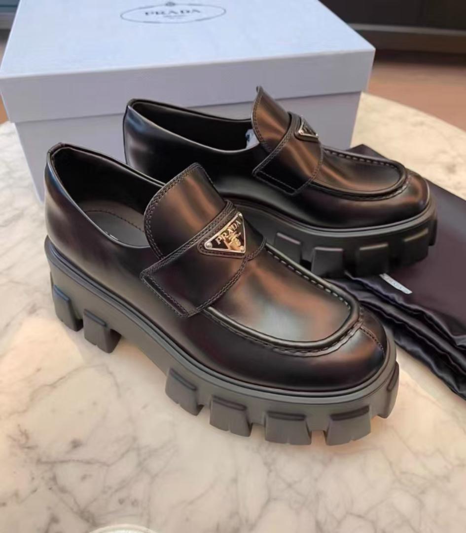 PRADA ブラック ローファー 厚底
